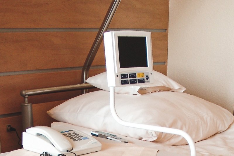 ConnectedCare Unternehmensgeschichte | TV und Tablet direkt am Patientenbett