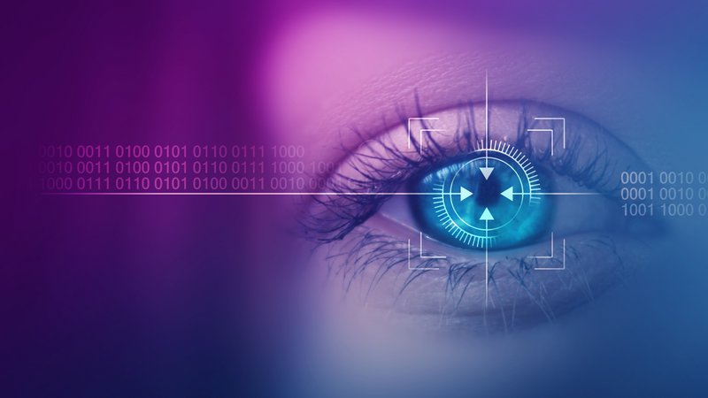 ConnectedCare Third Party Partner | eyeV, Nahaufnahme von einem Auge mit Pfeilen und binärem Code