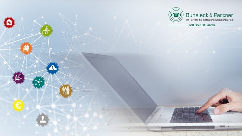ConnectedCare Sales Partner: Bunsieck & Partner, Hand bedient Laptop, daneben Netzwerk mit bunten Icons